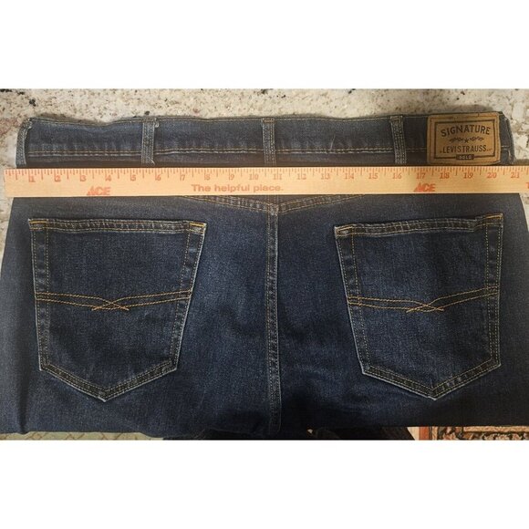 Levi's Jeans Men's 42Wx 32L Medium Wash  Gold Signature Relaxed Fit - Picture 11 of 15